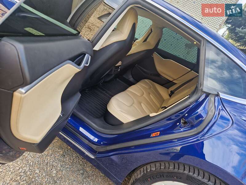 Ліфтбек Tesla Model S 2016 в Дніпрі