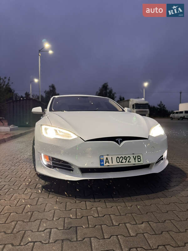 Лифтбек Tesla Model S 2014 в Киеве