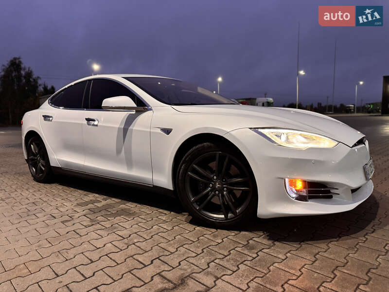 Лифтбек Tesla Model S 2014 в Киеве