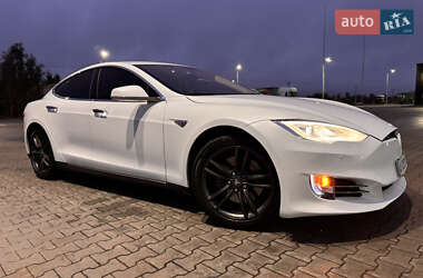 Лифтбек Tesla Model S 2014 в 