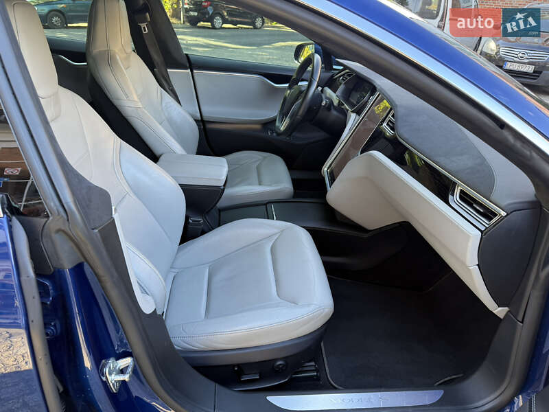 Лифтбек Tesla Model S 2016 в Кременчуге