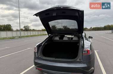 Лифтбек Tesla Model S 2015 в Виннице