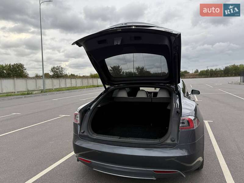Tesla Model S 2015