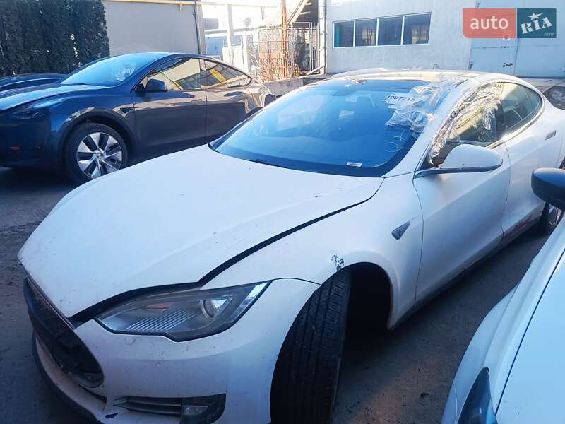 Ліфтбек Tesla Model S 2014 в Львові