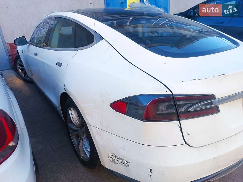 Ліфтбек Tesla Model S 2014 в Львові