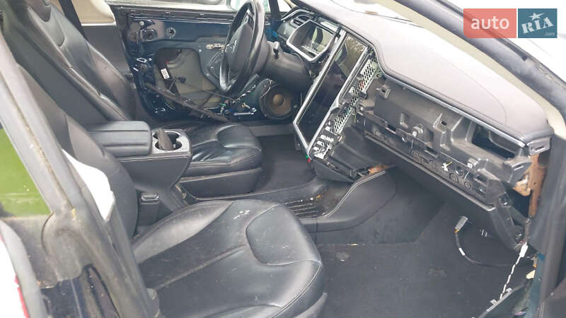 Ліфтбек Tesla Model S 2014 в Львові