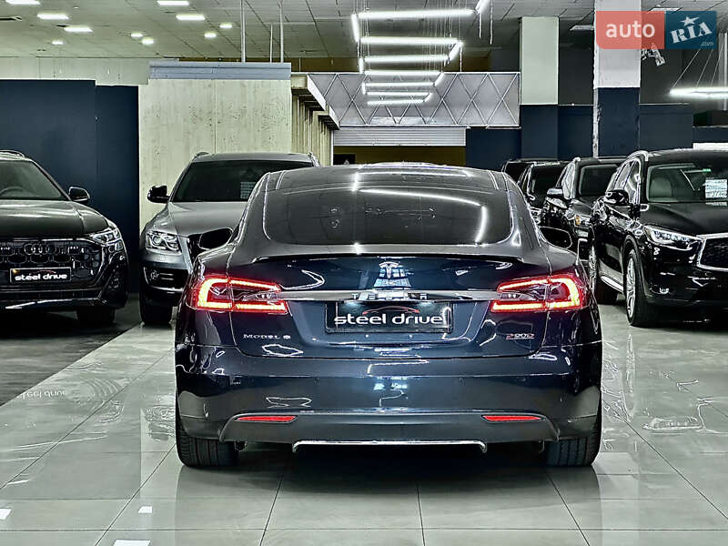 Лифтбек Tesla Model S 2015 в Николаеве