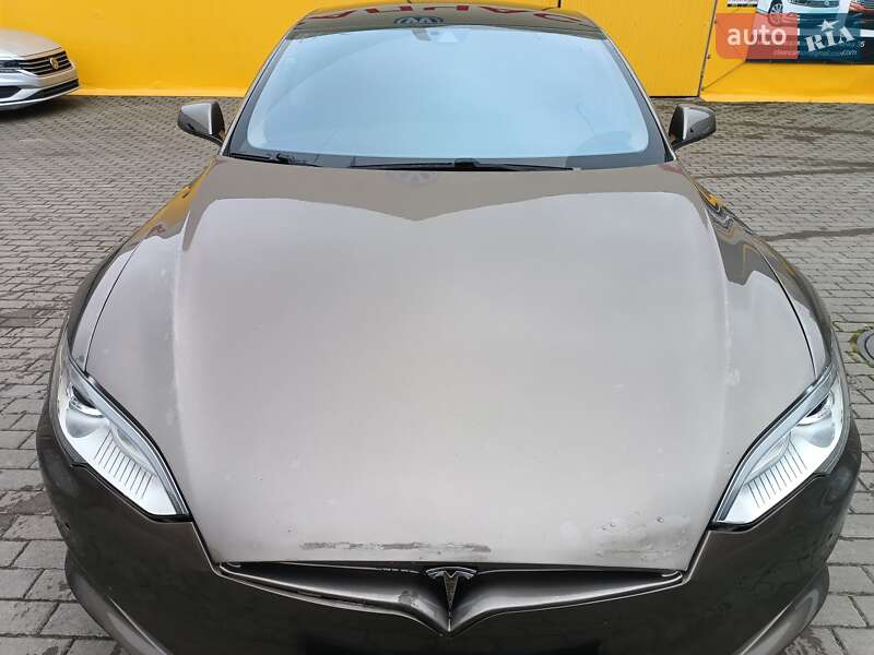Лифтбек Tesla Model S 2015 в Новояворовске