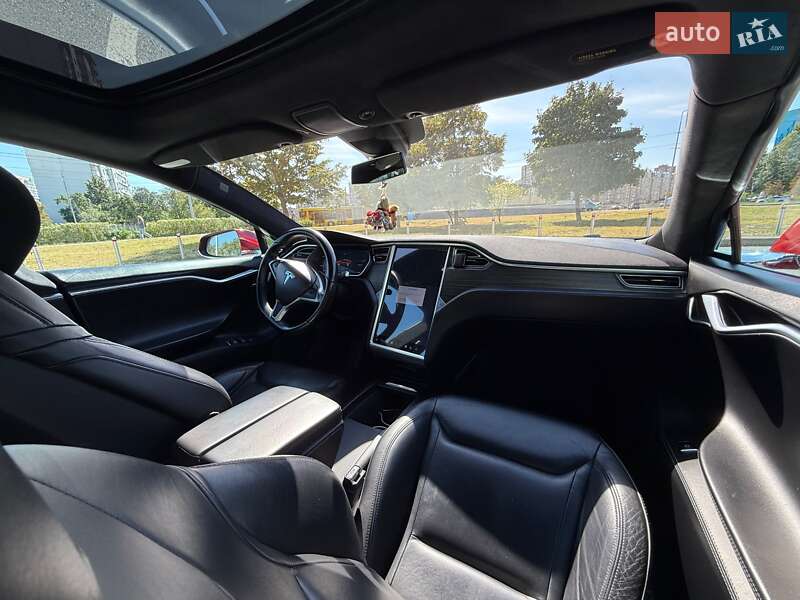 Лифтбек Tesla Model S 2016 в Киеве
