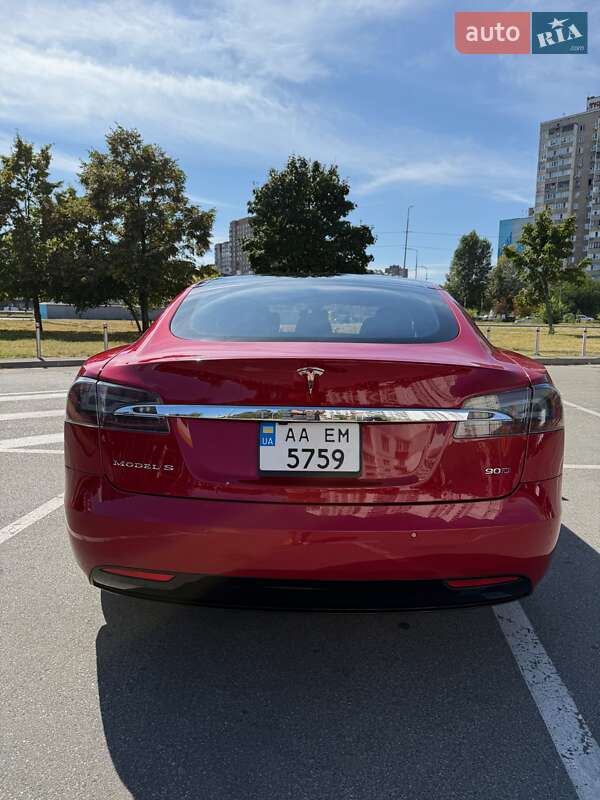 Лифтбек Tesla Model S 2016 в Киеве