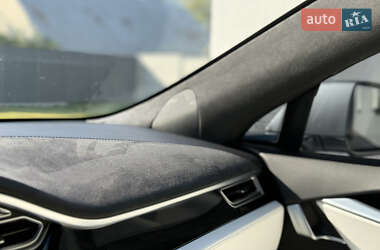 Лифтбек Tesla Model S 2017 в 