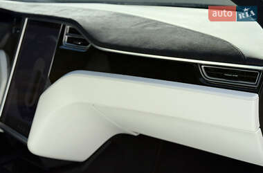Лифтбек Tesla Model S 2017 в 