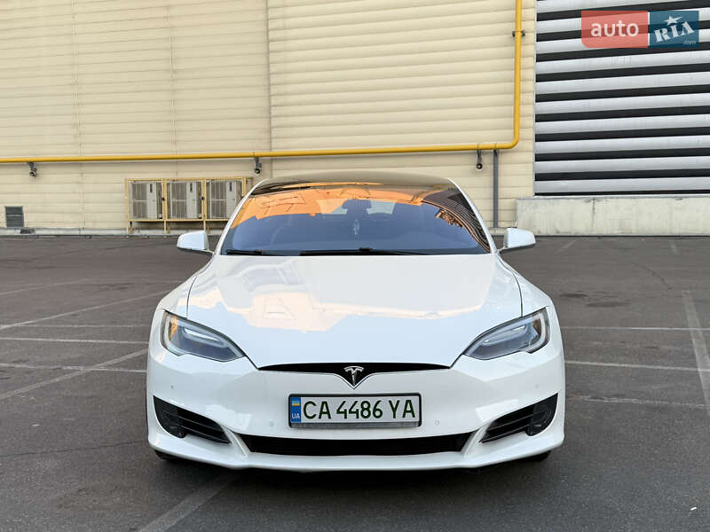 Ліфтбек Tesla Model S 2017 в Черкасах