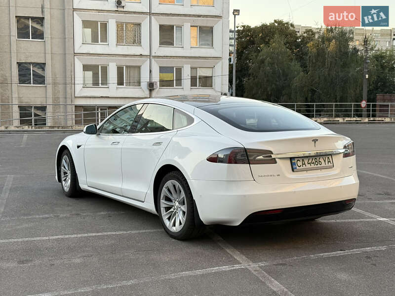 Ліфтбек Tesla Model S 2017 в Черкасах