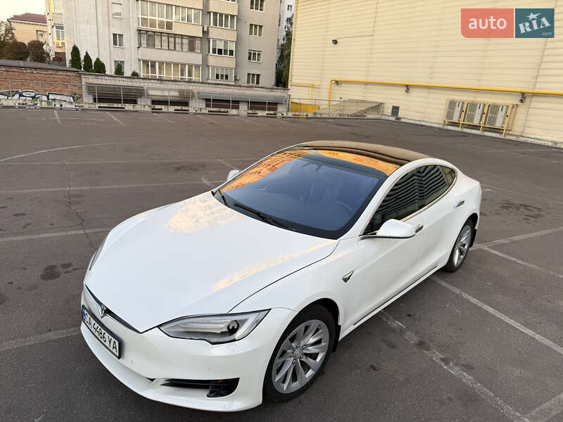 Ліфтбек Tesla Model S 2017 в Черкасах