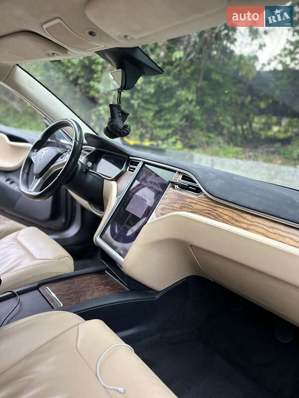 Ліфтбек Tesla Model S 2017 в Києві