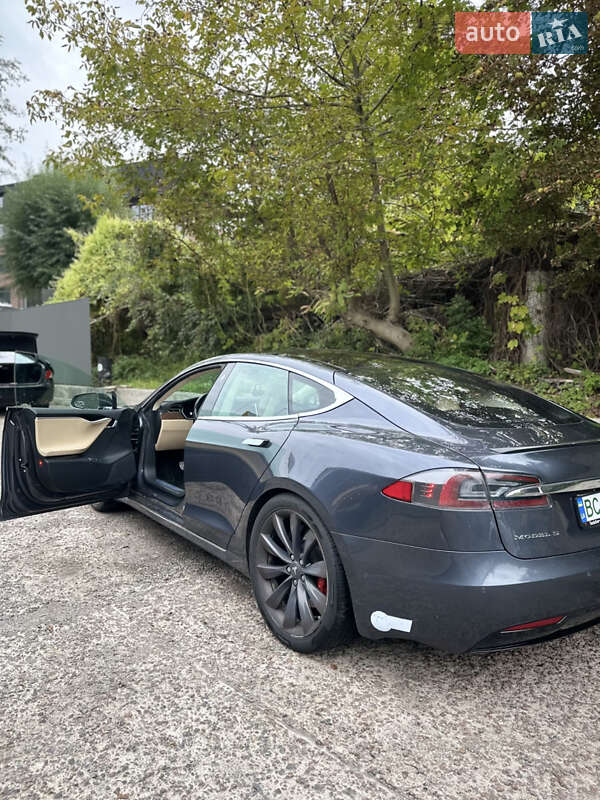 Ліфтбек Tesla Model S 2017 в Києві