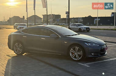 Лифтбек Tesla Model S 2014 в 