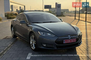 Лифтбек Tesla Model S 2014 в 