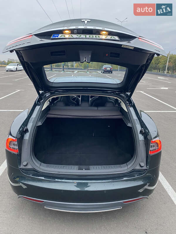 Ліфтбек Tesla Model S 2014 в Чернігові