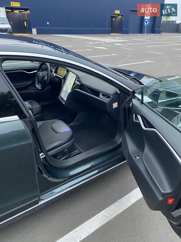 Ліфтбек Tesla Model S 2014 в Чернігові