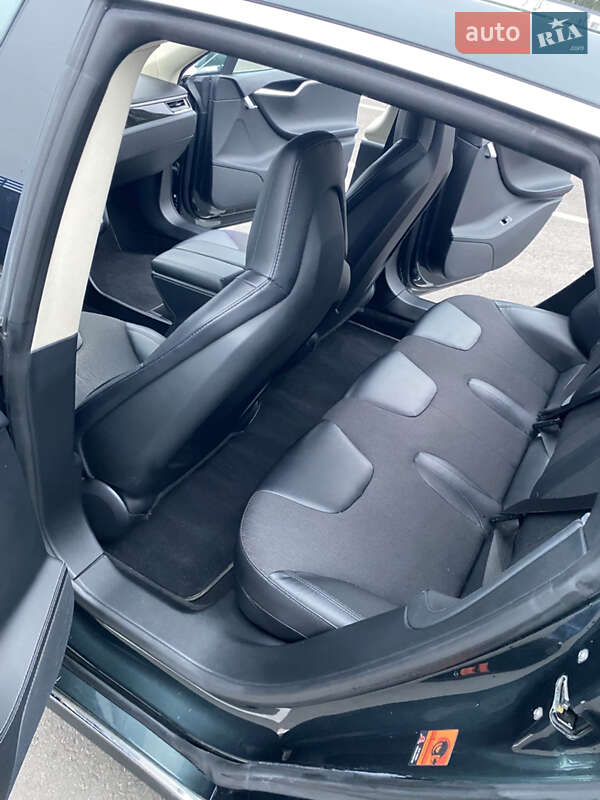 Ліфтбек Tesla Model S 2014 в Чернігові
