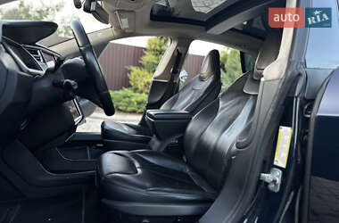 Лифтбек Tesla Model S 2014 в 