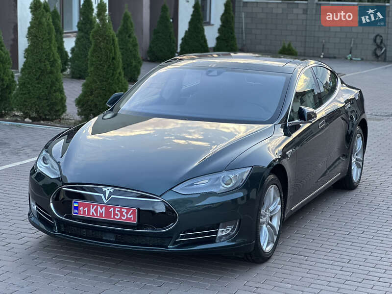 Tesla Model S 2015