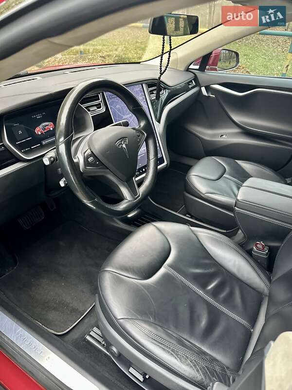 Лифтбек Tesla Model S 2015 в Ровно