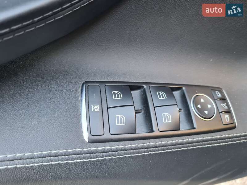 Ліфтбек Tesla Model S 2015 в Одесі