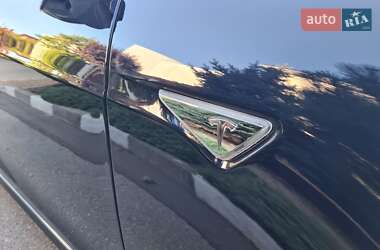 Лифтбек Tesla Model S 2015 в 