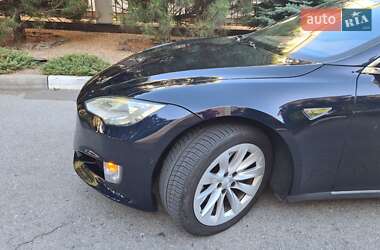 Лифтбек Tesla Model S 2015 в 