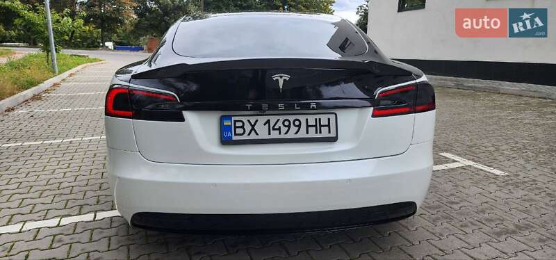 Лифтбек Tesla Model S 2017 в Хмельницком