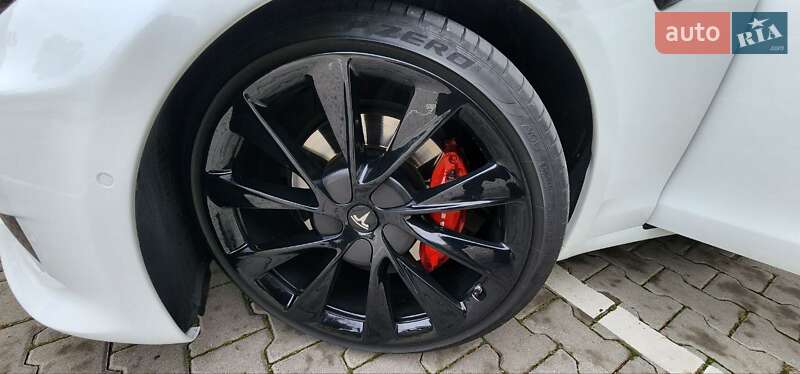 Лифтбек Tesla Model S 2017 в Хмельницком