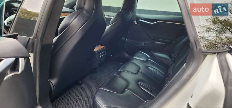 Лифтбек Tesla Model S 2017 в Хмельницком