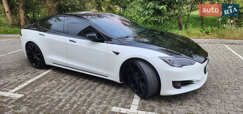 Лифтбек Tesla Model S 2017 в Хмельницком