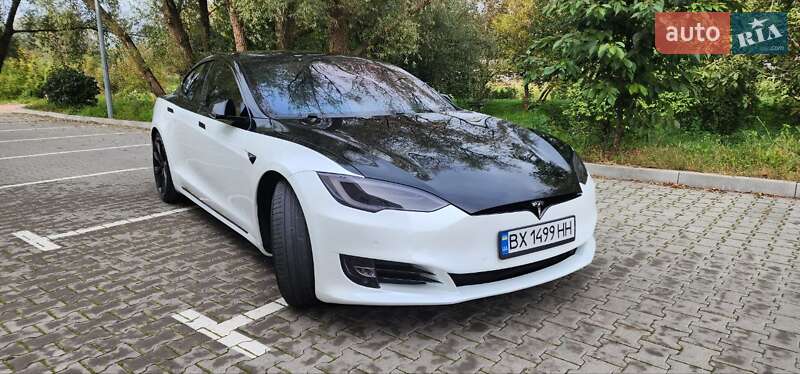 Лифтбек Tesla Model S 2017 в Хмельницком