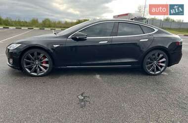 Ліфтбек Tesla Model S 2015 в Здолбуніві