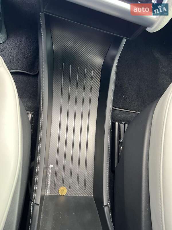 Лифтбек Tesla Model S 2015 в Здолбунове