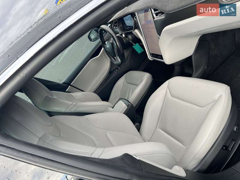 Лифтбек Tesla Model S 2015 в Здолбунове