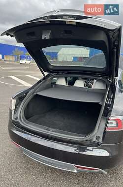 Ліфтбек Tesla Model S 2015 в Здолбуніві