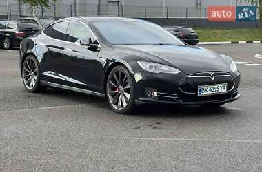 Ліфтбек Tesla Model S 2015 в Здолбуніві