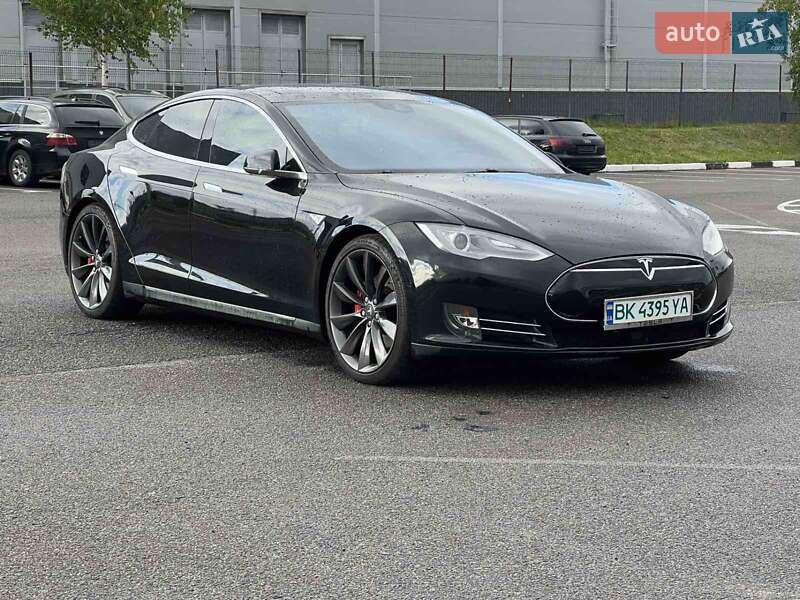 Лифтбек Tesla Model S 2015 в Здолбунове