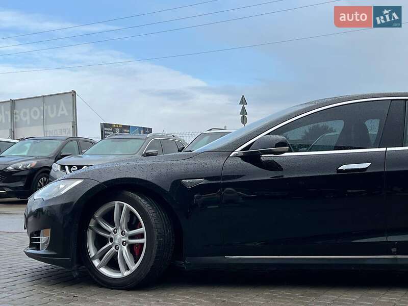 Ліфтбек Tesla Model S 2015 в Львові