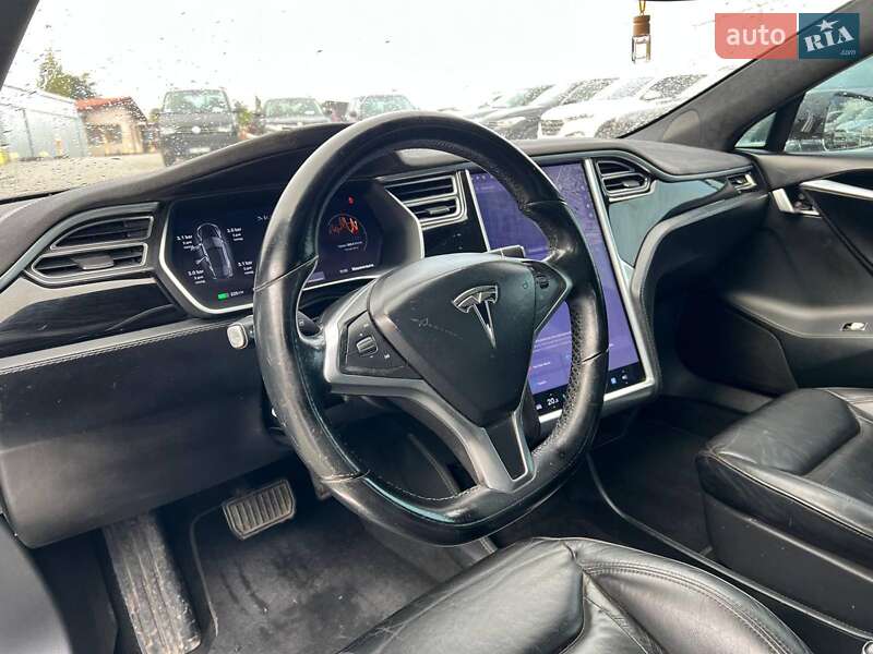 Ліфтбек Tesla Model S 2015 в Львові
