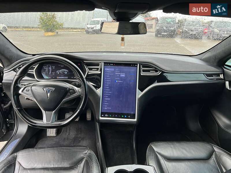 Ліфтбек Tesla Model S 2015 в Львові