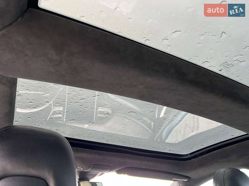 Ліфтбек Tesla Model S 2015 в Львові