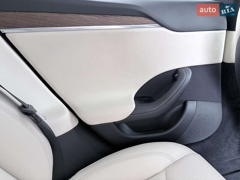 Лифтбек Tesla Model S 2022 в Киеве