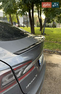 Лифтбек Tesla Model S 2013 в 
