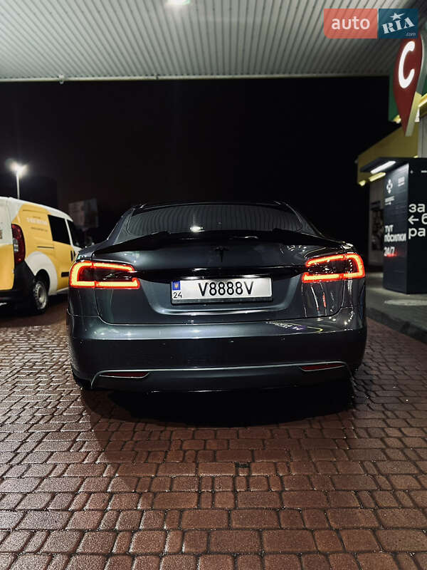 Ліфтбек Tesla Model S 2014 в Черкасах
